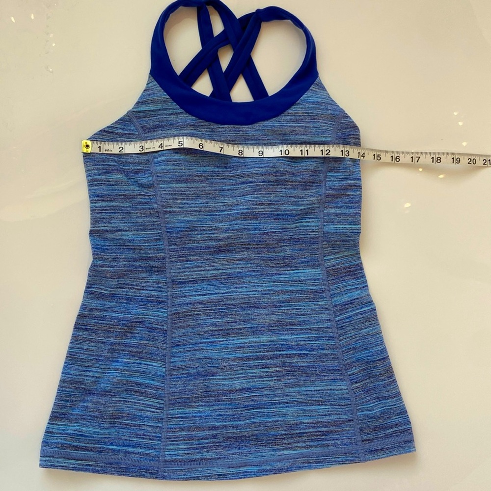 Lululemon tank with built-in-bra in blue stripes, size 6. New - Picture 2 of 7